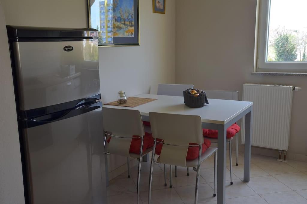 Apartman Ana Pula - Calm, Free Parking, Close To Center Exteriör bild