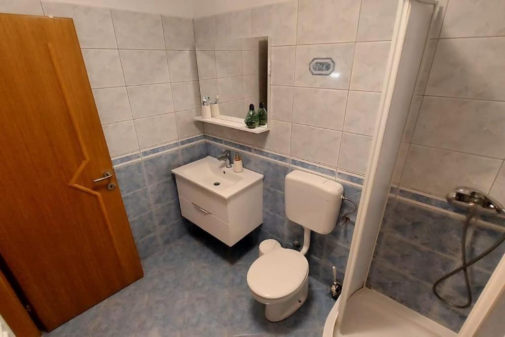 Apartman Ana Pula - Calm, Free Parking, Close To Center Exteriör bild