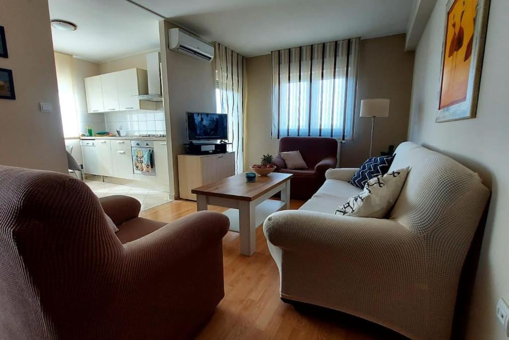 Apartman Ana Pula - Calm, Free Parking, Close To Center Exteriör bild