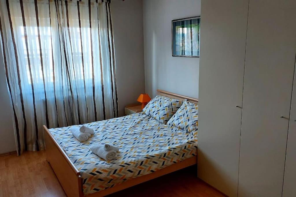 Apartman Ana Pula - Calm, Free Parking, Close To Center Exteriör bild