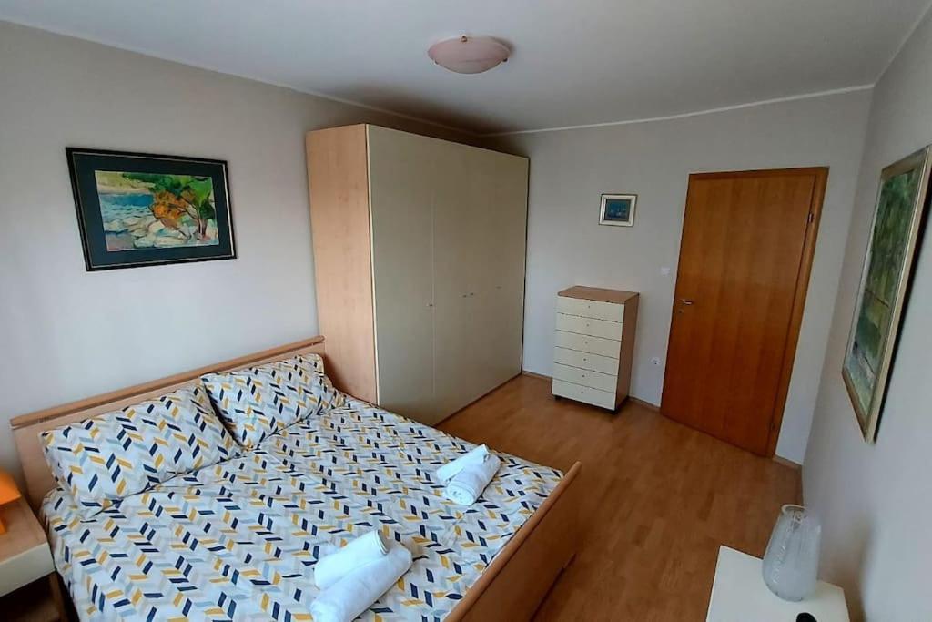 Apartman Ana Pula - Calm, Free Parking, Close To Center Exteriör bild